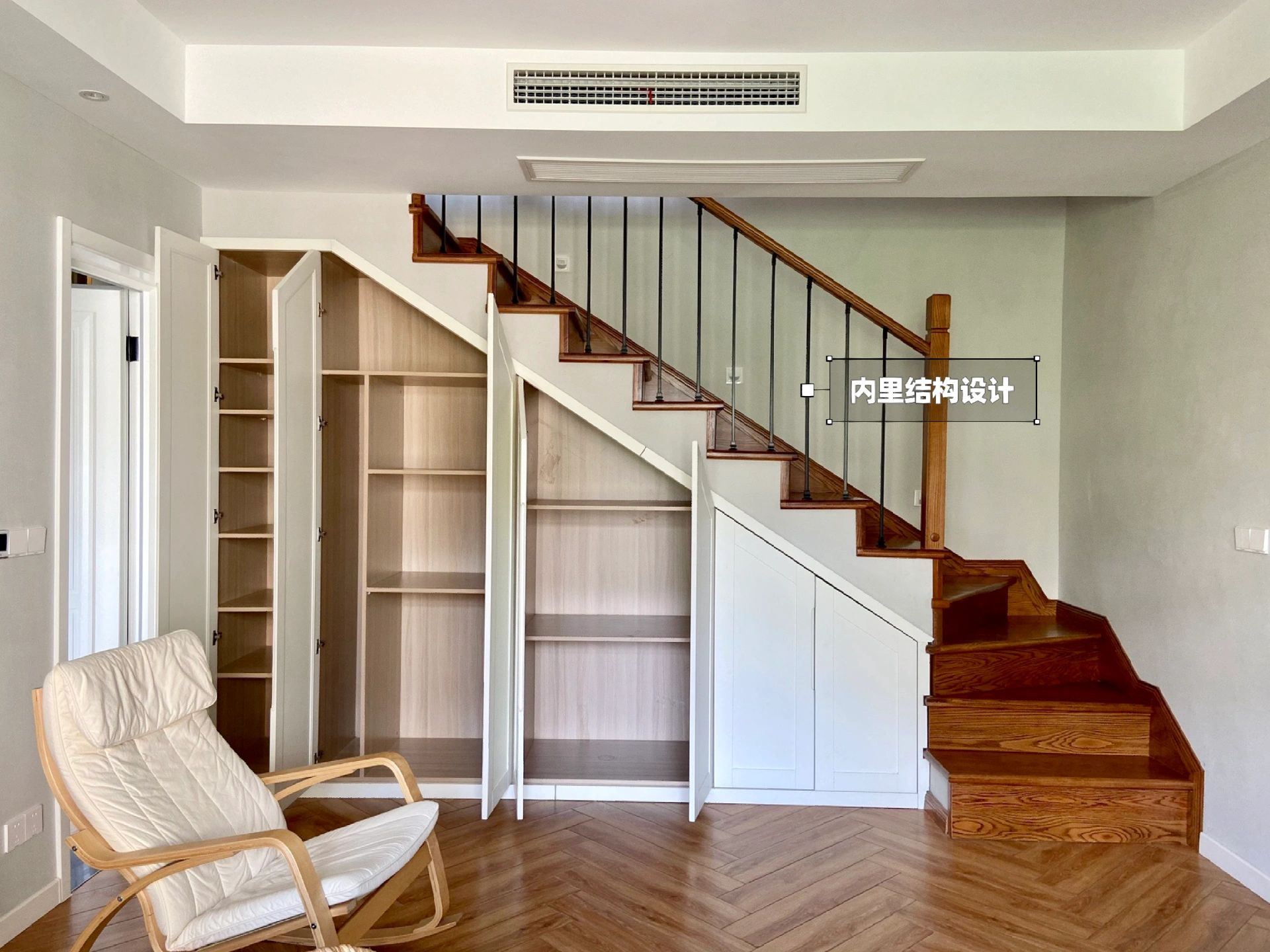 復(fù)式樓梯柜:把 “雞肋空間” 變收納王